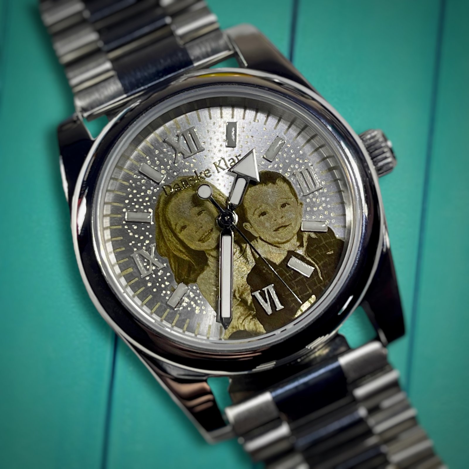 Færdigt speciallavet ur – graveret skive